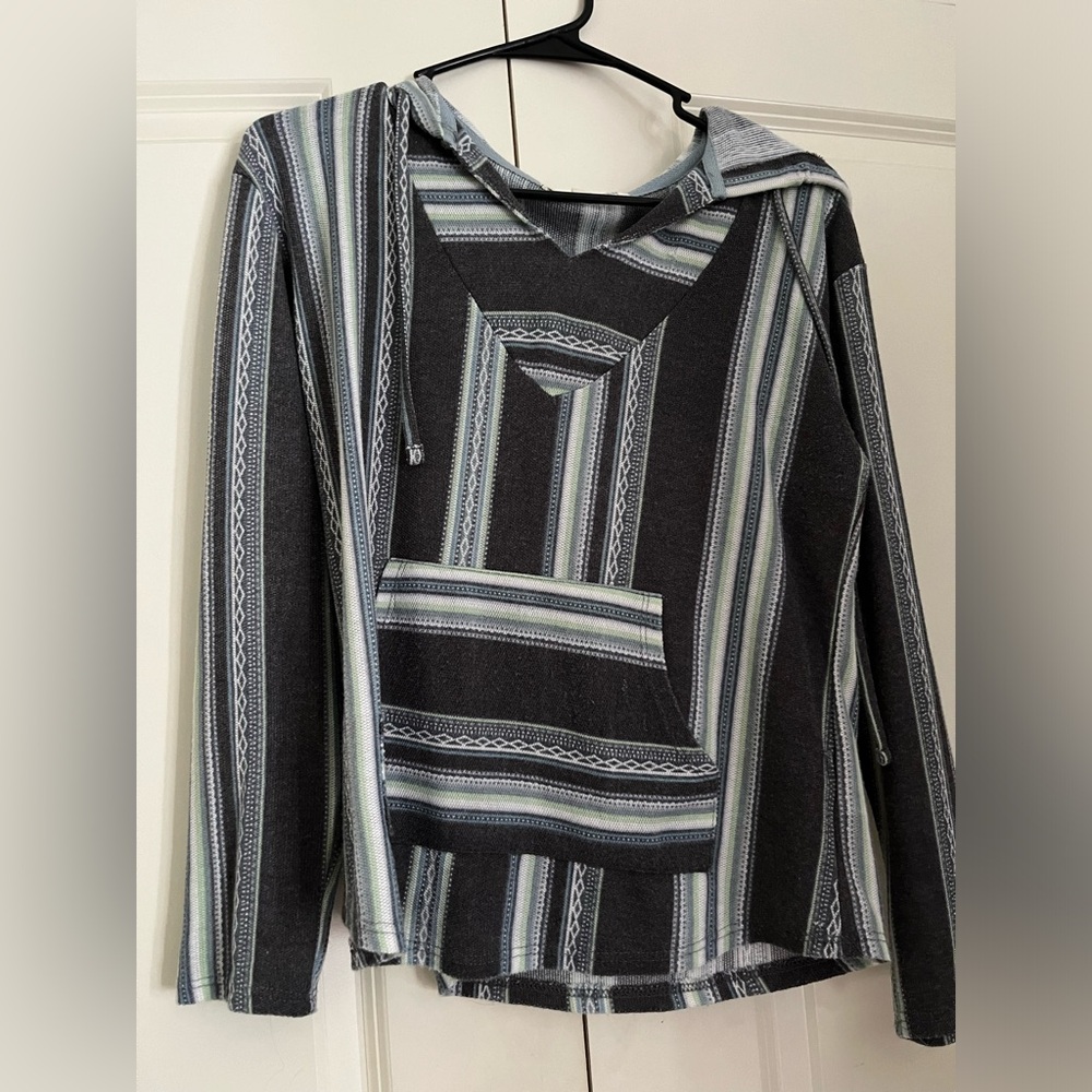 wallflower pullover with hood, size M
